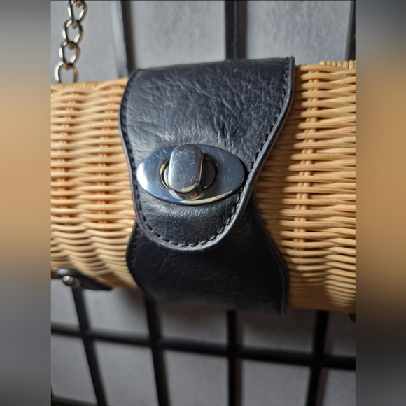 Wicker Baguette Shoulder Bag - Picture 2 of 6